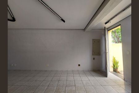 Casa à venda com 230m², 5 quartos e 2 vagas Casa à venda com 230m², 5 quartos e 2 vagasSala