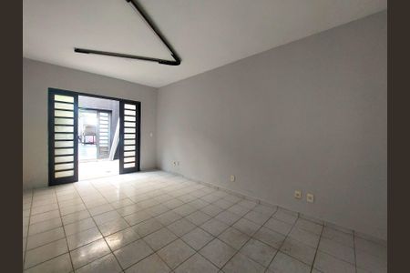 Casa à venda com 230m², 5 quartos e 2 vagas Casa à venda com 230m², 5 quartos e 2 vagasHall de Entrada
