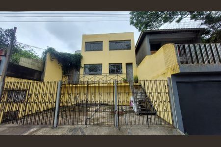 Casa à venda com 230m², 5 quartos e 2 vagas Casa à venda com 230m², 5 quartos e 2 vagasFachada