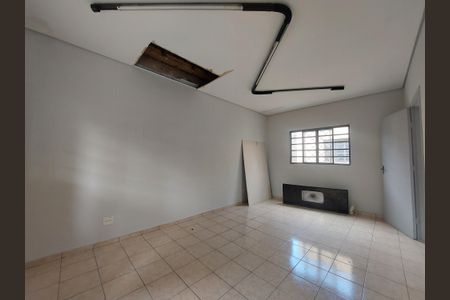 Casa à venda com 230m², 5 quartos e 2 vagas Casa à venda com 230m², 5 quartos e 2 vagasQuarto 5