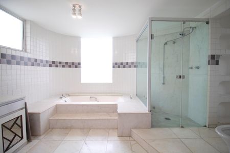 Casa à venda com 290m², 5 quartos e 2 vagas Casa à venda com 290m², 5 quartos e 2 vagasBanheiro da Suíte 1