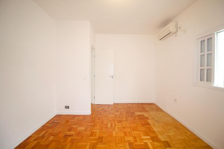 Casa à venda com 290m², 5 quartos e 2 vagas Casa à venda com 290m², 5 quartos e 2 vagasQuarto 2