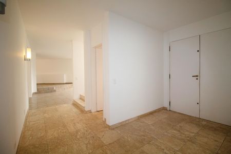 Casa à venda com 290m², 5 quartos e 2 vagas Casa à venda com 290m², 5 quartos e 2 vagasQuarto 2