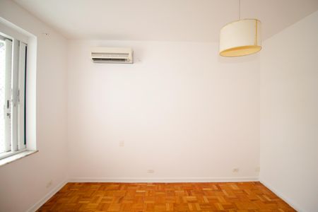 Casa à venda com 290m², 5 quartos e 2 vagas Casa à venda com 290m², 5 quartos e 2 vagasQuarto 3