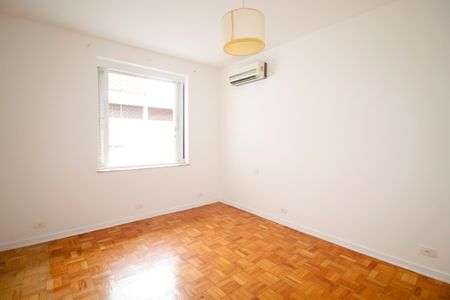 Casa à venda com 290m², 5 quartos e 2 vagas Casa à venda com 290m², 5 quartos e 2 vagasQuarto 3