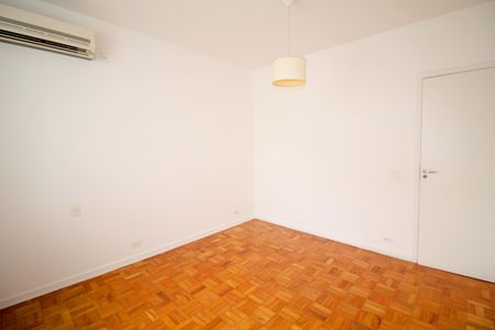 Casa à venda com 290m², 5 quartos e 2 vagas Casa à venda com 290m², 5 quartos e 2 vagasQuarto 3