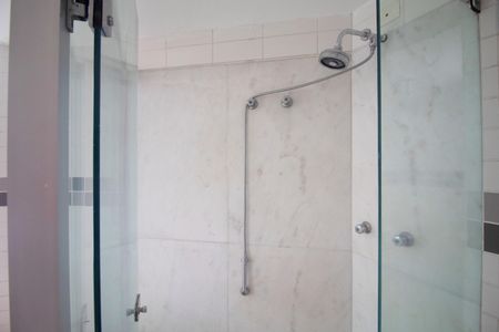 Casa à venda com 290m², 5 quartos e 2 vagas Casa à venda com 290m², 5 quartos e 2 vagasBanheiro da Suíte 1