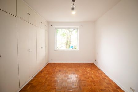 Casa à venda com 290m², 5 quartos e 2 vagas Casa à venda com 290m², 5 quartos e 2 vagasQuarto 3