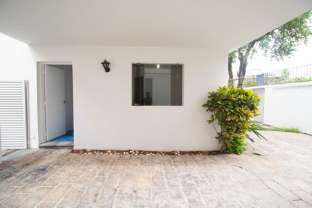 Casa à venda com 290m², 5 quartos e 2 vagas Casa à venda com 290m², 5 quartos e 2 vagasQuintal