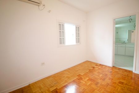 Casa à venda com 290m², 5 quartos e 2 vagas Casa à venda com 290m², 5 quartos e 2 vagasQuarto 2
