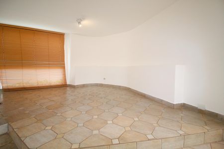 Casa à venda com 290m², 5 quartos e 2 vagas Casa à venda com 290m², 5 quartos e 2 vagasSala