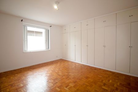 Casa à venda com 290m², 5 quartos e 2 vagas Casa à venda com 290m², 5 quartos e 2 vagasSuíte 2