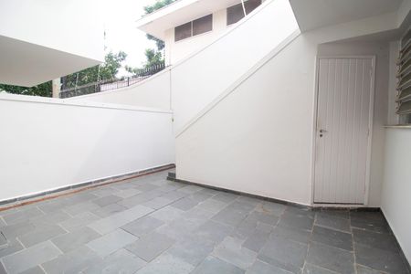 Casa à venda com 290m², 5 quartos e 2 vagas Casa à venda com 290m², 5 quartos e 2 vagasQuintal