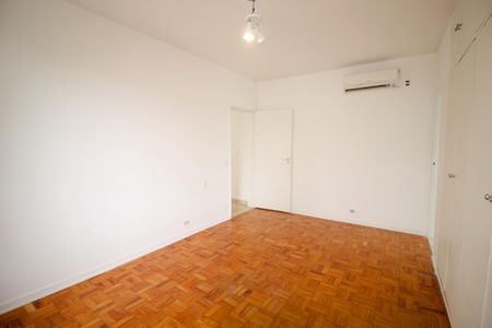 Casa à venda com 290m², 5 quartos e 2 vagas Casa à venda com 290m², 5 quartos e 2 vagasQuarto 3