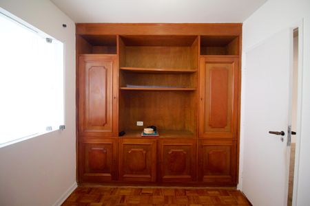 Casa à venda com 290m², 5 quartos e 2 vagas Casa à venda com 290m², 5 quartos e 2 vagasQuarto