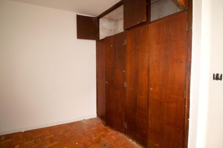 Casa à venda com 290m², 5 quartos e 2 vagas Casa à venda com 290m², 5 quartos e 2 vagasQuarto de Serviço