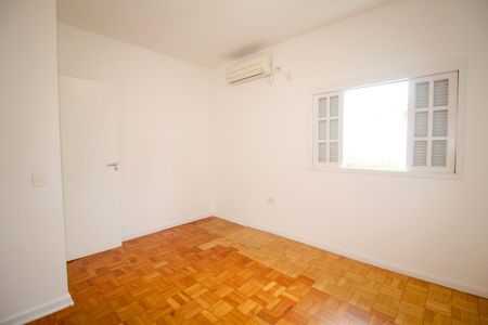 Casa à venda com 290m², 5 quartos e 2 vagas Casa à venda com 290m², 5 quartos e 2 vagasQuarto 2