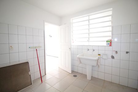 Casa à venda com 290m², 5 quartos e 2 vagas Casa à venda com 290m², 5 quartos e 2 vagasÁrea de Serviço
