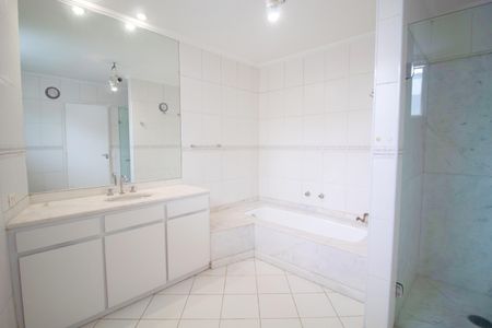 Casa à venda com 290m², 5 quartos e 2 vagas Casa à venda com 290m², 5 quartos e 2 vagasBanheiro