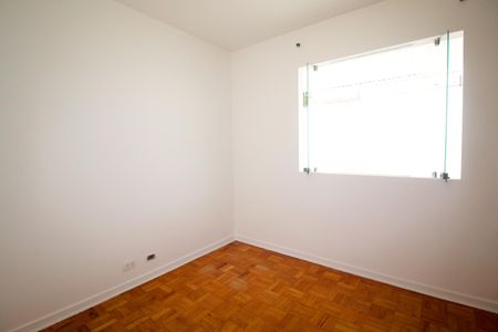 Casa à venda com 290m², 5 quartos e 2 vagas Casa à venda com 290m², 5 quartos e 2 vagasQuarto de Serviço