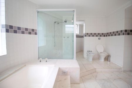 Casa à venda com 290m², 5 quartos e 2 vagas Casa à venda com 290m², 5 quartos e 2 vagasBanheiro da Suíte 1