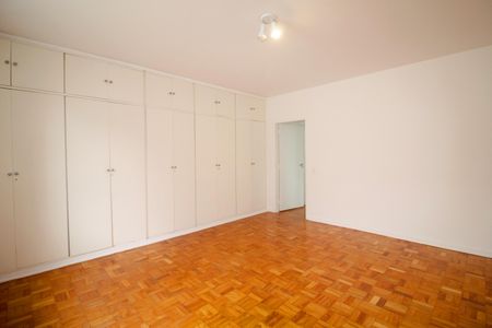 Casa à venda com 290m², 5 quartos e 2 vagas Casa à venda com 290m², 5 quartos e 2 vagasSuíte 2