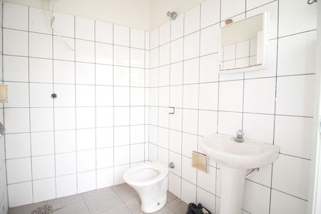 Casa à venda com 290m², 5 quartos e 2 vagas Casa à venda com 290m², 5 quartos e 2 vagasBanheiro de Serviço