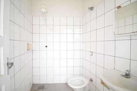 Casa à venda com 290m², 5 quartos e 2 vagas Casa à venda com 290m², 5 quartos e 2 vagasBanheiro de Serviço