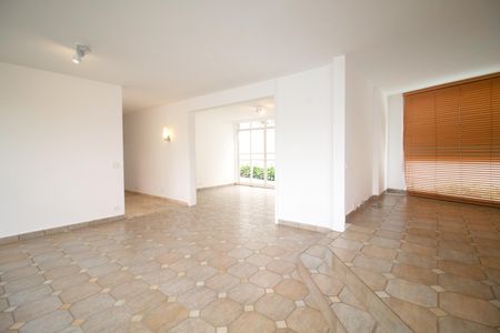 Casa à venda com 290m², 5 quartos e 2 vagas Casa à venda com 290m², 5 quartos e 2 vagasSala