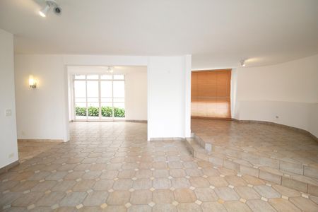 Casa à venda com 290m², 5 quartos e 2 vagas Casa à venda com 290m², 5 quartos e 2 vagasSala