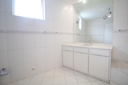 Casa à venda com 290m², 5 quartos e 2 vagas Casa à venda com 290m², 5 quartos e 2 vagasBanheiro