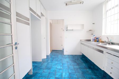 Casa à venda com 290m², 5 quartos e 2 vagas Casa à venda com 290m², 5 quartos e 2 vagasCozinha