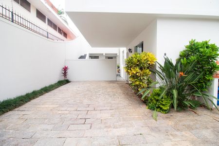Casa à venda com 290m², 5 quartos e 2 vagas Casa à venda com 290m², 5 quartos e 2 vagasQuintal