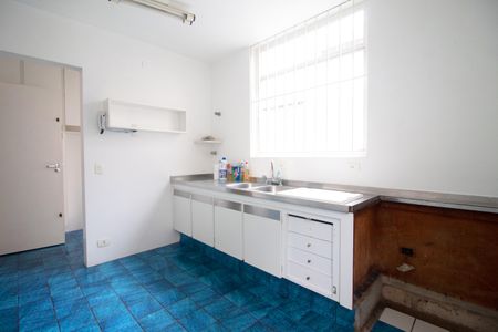 Casa à venda com 290m², 5 quartos e 2 vagas Casa à venda com 290m², 5 quartos e 2 vagasCozinha