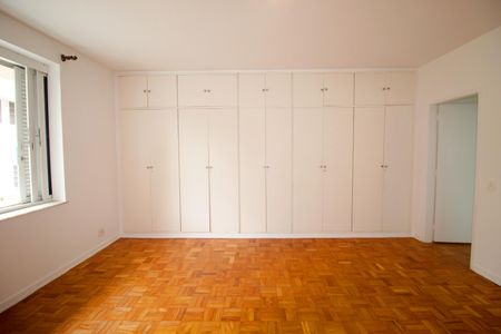 Casa à venda com 290m², 5 quartos e 2 vagas Casa à venda com 290m², 5 quartos e 2 vagasSuíte 2