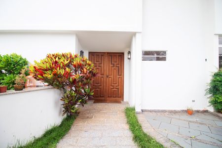 Casa à venda com 290m², 5 quartos e 2 vagas Casa à venda com 290m², 5 quartos e 2 vagasQuintal