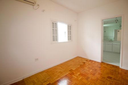 Casa à venda com 290m², 5 quartos e 2 vagas Casa à venda com 290m², 5 quartos e 2 vagasQuarto 2