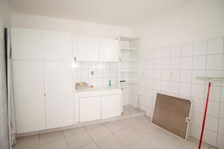 Casa à venda com 290m², 5 quartos e 2 vagas Casa à venda com 290m², 5 quartos e 2 vagasCozinha