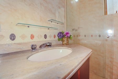 Apartamento à venda com 87m², 2 quartos e 1 vaga Apartamento à venda com 87m², 2 quartos e 1 vagaBanheiro Social