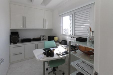 Apartamento para alugar com 380m², 4 quartos e 6 vagas Apartamento para alugar com 380m², 4 quartos e 6 vagasEscritório