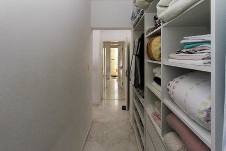 Apartamento para alugar com 380m², 4 quartos e 6 vagas Apartamento para alugar com 380m², 4 quartos e 6 vagasCloset da suite 03