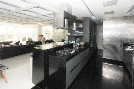 Apartamento para alugar com 380m², 4 quartos e 6 vagas Apartamento para alugar com 380m², 4 quartos e 6 vagasCozinha