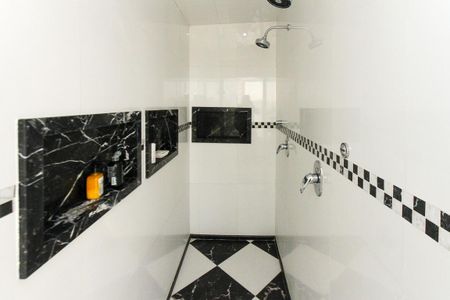 Apartamento para alugar com 380m², 4 quartos e 6 vagas Apartamento para alugar com 380m², 4 quartos e 6 vagasBanheiro da Suite 04