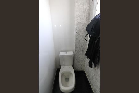 Apartamento para alugar com 380m², 4 quartos e 6 vagas Apartamento para alugar com 380m², 4 quartos e 6 vagasBanheiro de Serviço