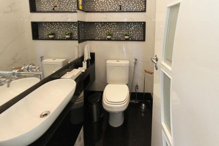 Apartamento para alugar com 380m², 4 quartos e 6 vagas Apartamento para alugar com 380m², 4 quartos e 6 vagasLavabo