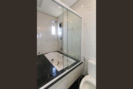 Apartamento para alugar com 380m², 4 quartos e 6 vagas Apartamento para alugar com 380m², 4 quartos e 6 vagasBanheiro da Suite 03