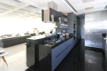 Apartamento para alugar com 380m², 4 quartos e 6 vagas Apartamento para alugar com 380m², 4 quartos e 6 vagasCozinha