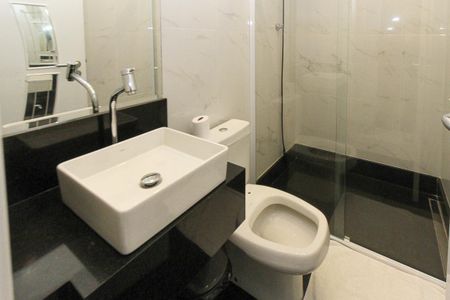 Apartamento para alugar com 380m², 4 quartos e 6 vagas Apartamento para alugar com 380m², 4 quartos e 6 vagasBanheiro da Suite 02