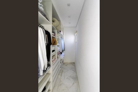 Apartamento para alugar com 380m², 4 quartos e 6 vagas Apartamento para alugar com 380m², 4 quartos e 6 vagasCloset da suite 03