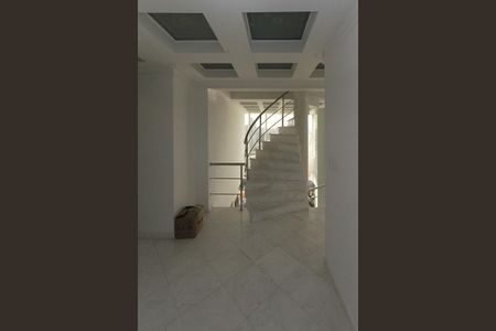 Apartamento para alugar com 380m², 4 quartos e 6 vagas Apartamento para alugar com 380m², 4 quartos e 6 vagasCorredor